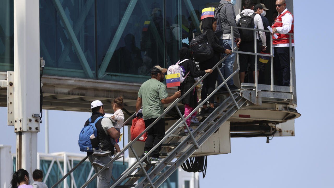 Venezuela anuncia un acuerdo con EE. UU. para reanudar vuelos de repatriación de migrantes Venezuela anuncia un acuerdo con EE. UU. para reanudar vuelos de repatriación de migrantes