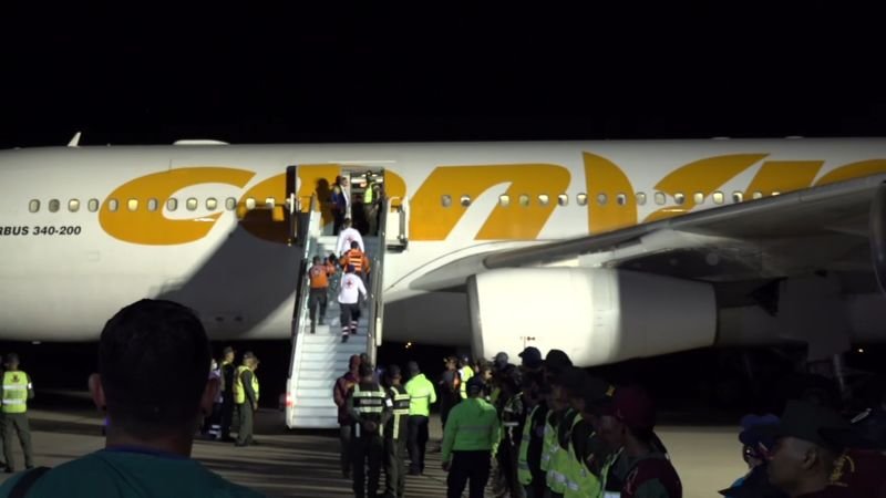 Cientos de migrantes venezolanos regresarán a su país en 3 vuelos entre el jueves y viernes, dice Nicolás Maduro Cientos de migrantes venezolanos regresarán a su país en 3 vuelos entre el jueves y viernes, dice Nicolás Maduro