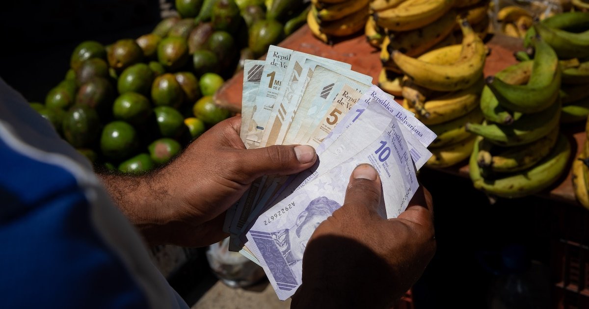 El dólar oficial en Venezuela superó los 80 bolívares y la moneda local sigue en caída El dólar oficial en Venezuela superó los 80 bolívares y la moneda local sigue en caída