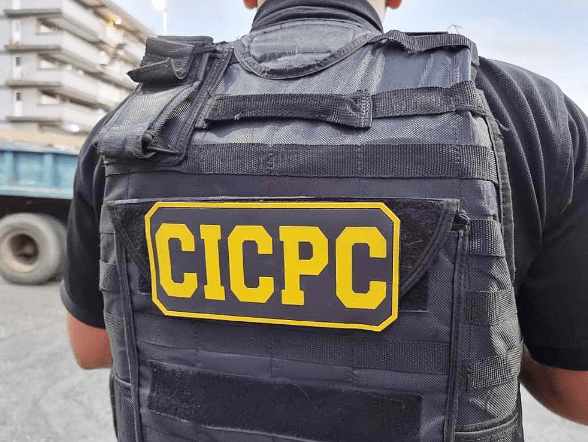 Detenidos los padres de una niña de cuatro años que murió al caer desde un 7mo piso en Caracas Detenidos los padres de una niña de cuatro años que murió al caer desde un 7mo piso en Caracas