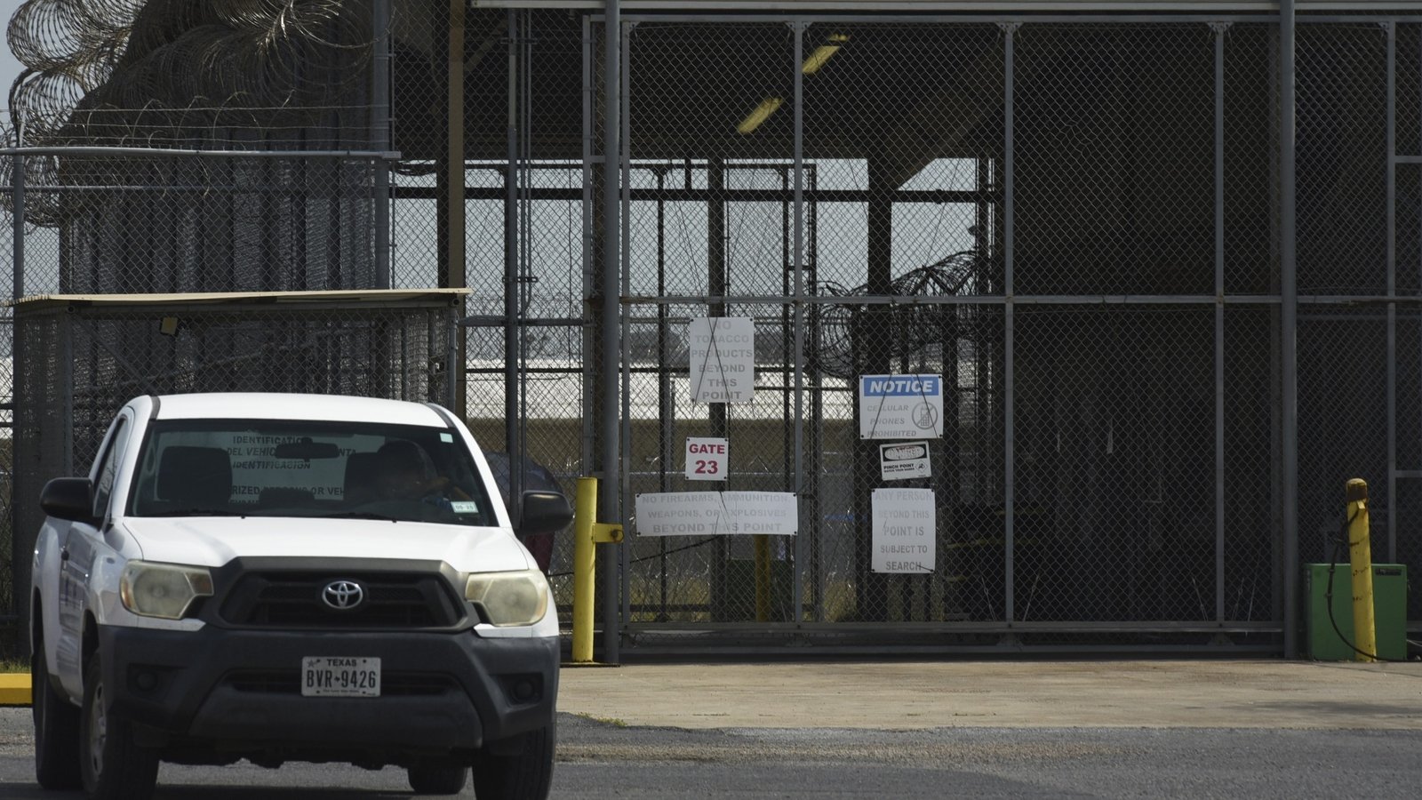 Juez prohíbe deportar a venezolanos desde el sur de Texas bajo ley de guerra del siglo XVIII Juez prohíbe deportar a venezolanos desde el sur de Texas bajo ley de guerra del siglo XVIII