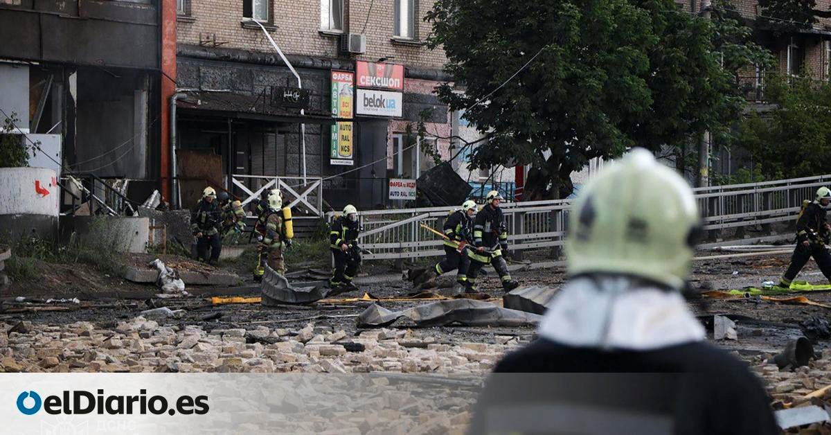 Rusia bombardea casi toda Ucrania en uno de sus mayores ataques y deja tres trabajadores de rescate muertos en Kiev Rusia bombardea casi toda Ucrania en uno de sus mayores ataques y deja tres trabajadores de rescate muertos en Kiev