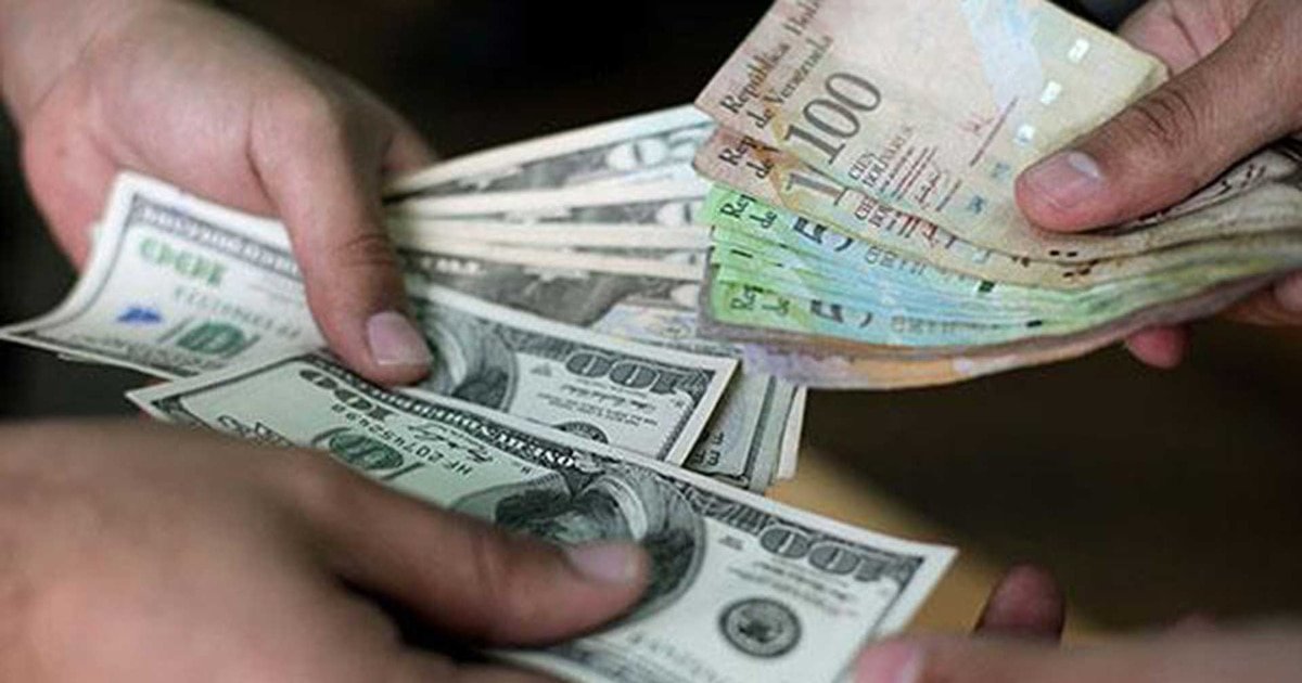 Del dólar salvavidas al dólar criminal: el régimen de Venezuela vuelve a perseguir el tipo de cambio que desafía la censura Del dólar salvavidas al dólar criminal: el régimen de Venezuela vuelve a perseguir el tipo de cambio que desafía la censura
