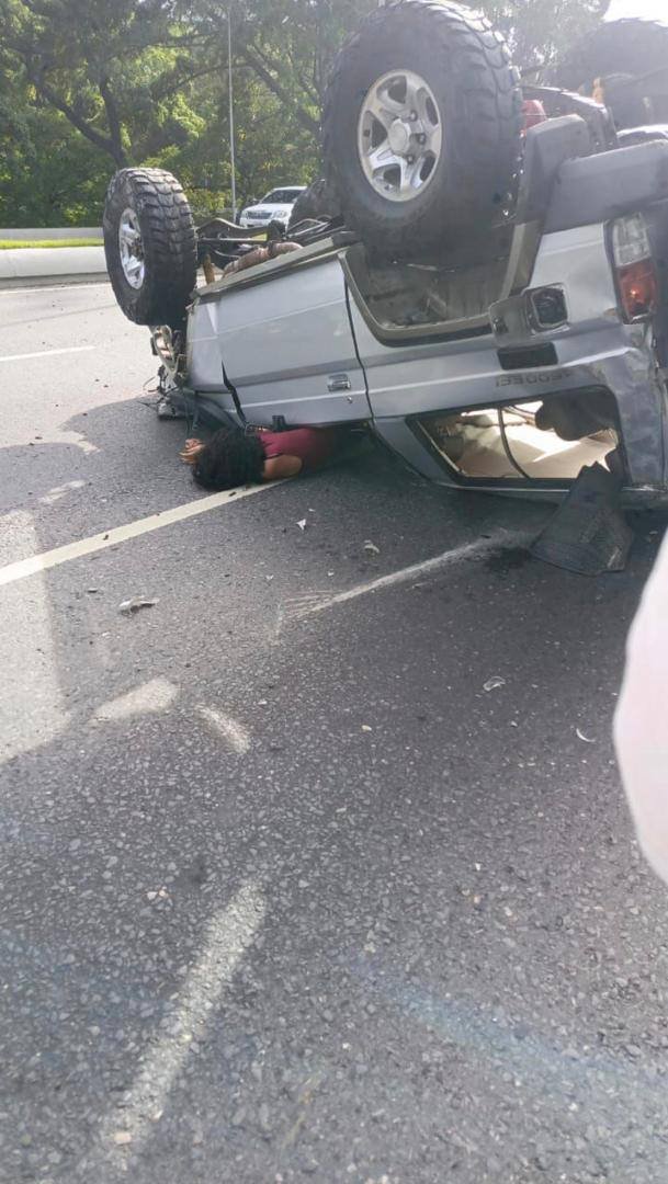 Un fallecido y seis heridos en accidente múltiple Un fallecido y seis heridos en accidente múltiple