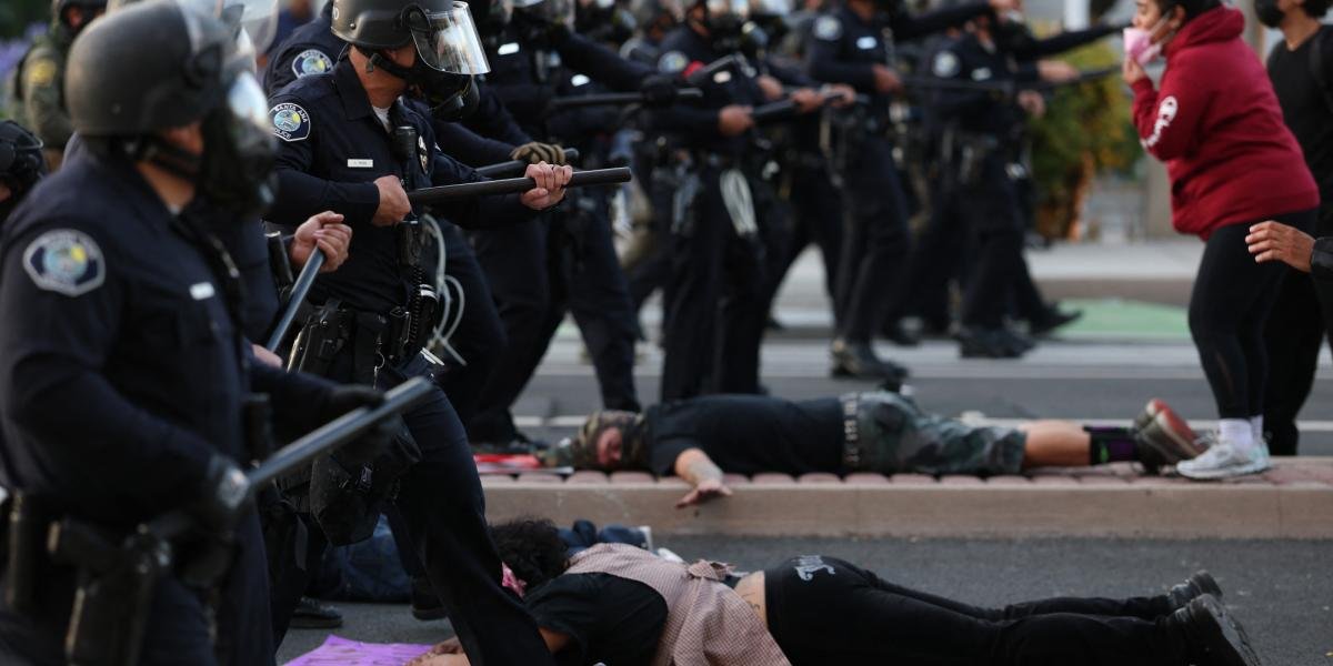 Despliega mas guardias y manda a miles de marines a Los Angeles