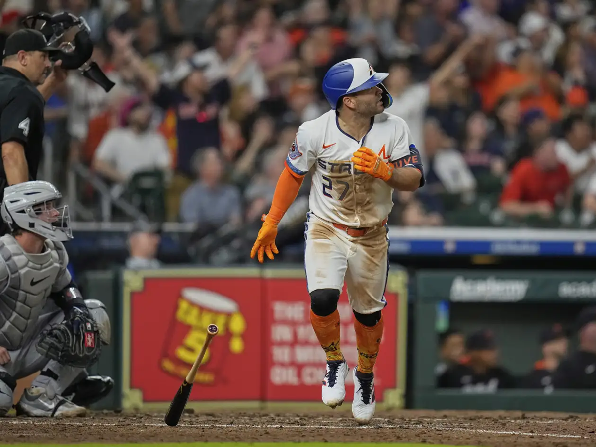 Altuve alcanzó a Clemente con 240 cuadrangulares