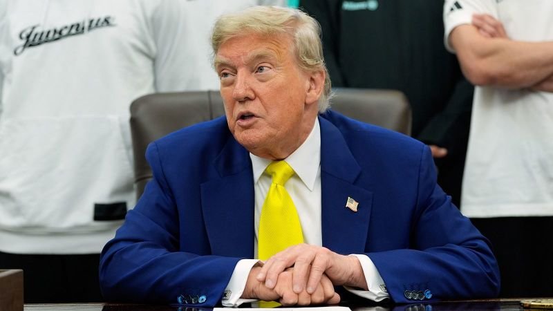 Trump busca evitar un conflicto más amplio mientras se acerca a una decisión sobre ataques de EE.UU. en Irán, según fuentes