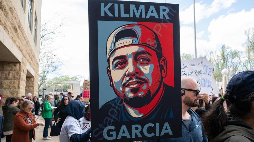 Kilmar Ábrego García, el inmigrante deportado ilegalmente a El Salvador, vuelve a EEUU acusado de tráfico de personas