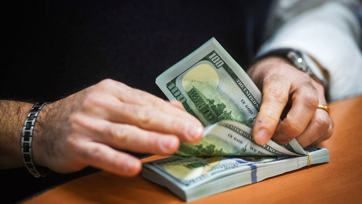 El dólar oficial rebotó casi $30 en las últimas dos ruedas, mientras subió el blue en Rosario