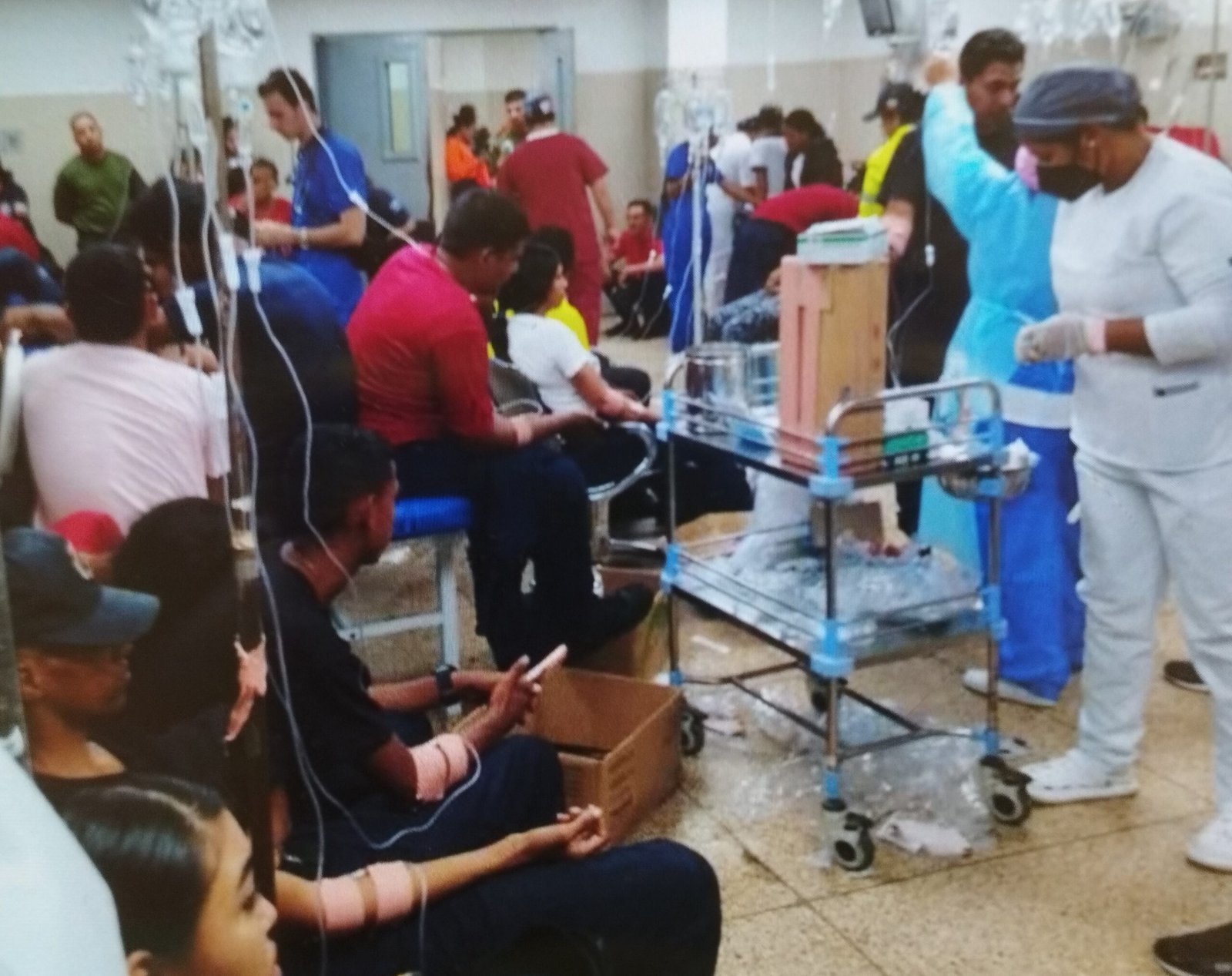 Policías y militares se intoxicaron con alimentos cuando custodiaban el partido de la Vinotinto Policías y militares se intoxicaron con alimentos cuando custodiaban el partido de la Vinotinto
