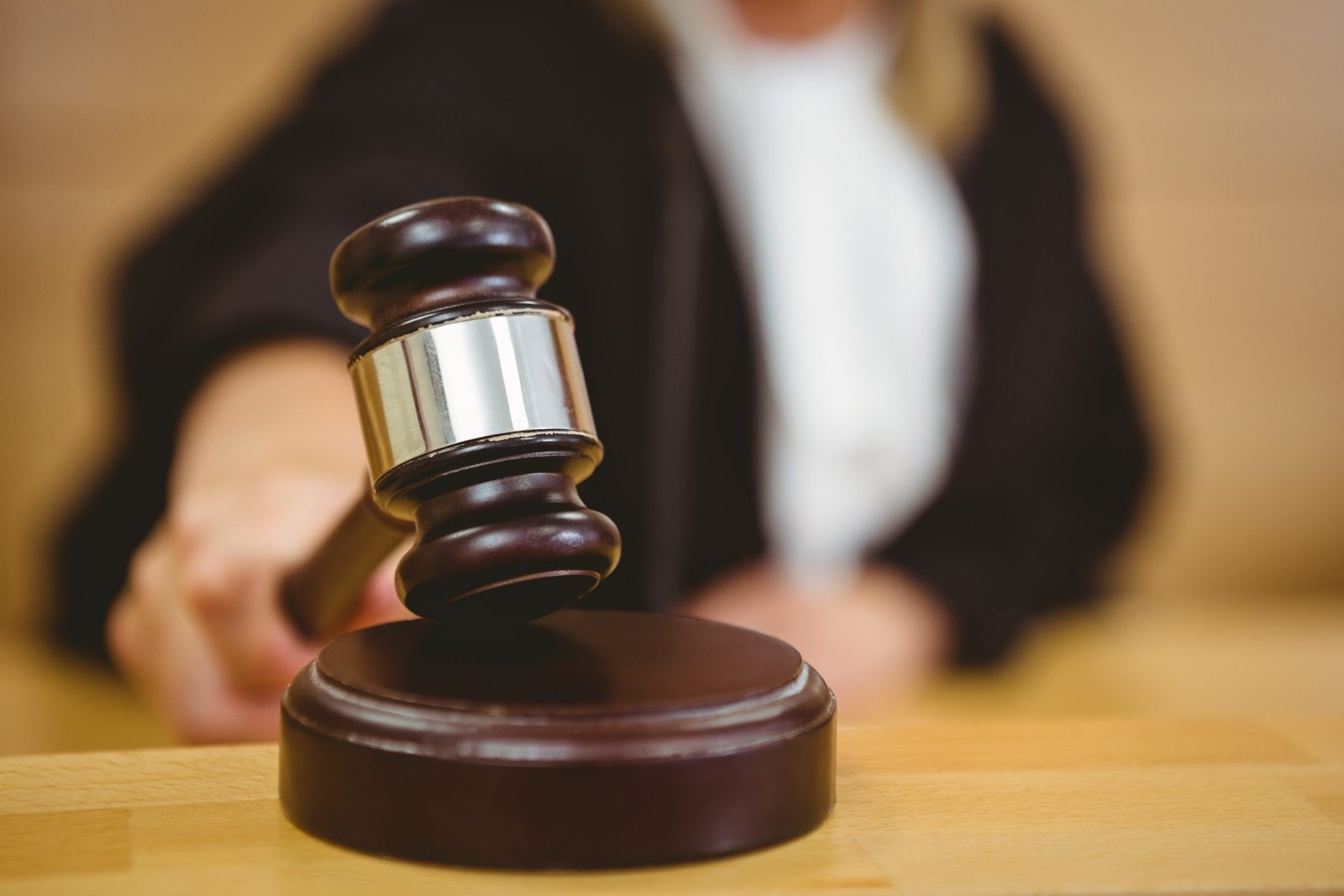 Condenan a un hombre a 30 años de cárcel por abusar de tres adolescentes